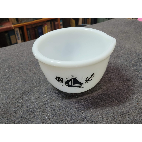McKee 6-1/2" Black Sailboat Mixing Bowl Hard to find - Picture 2 of 9